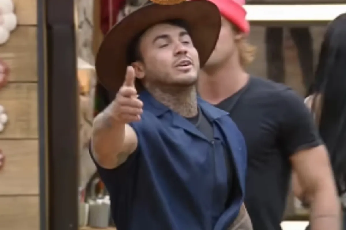 Imagem da Estação Rádio Plus em uma fazenda rural