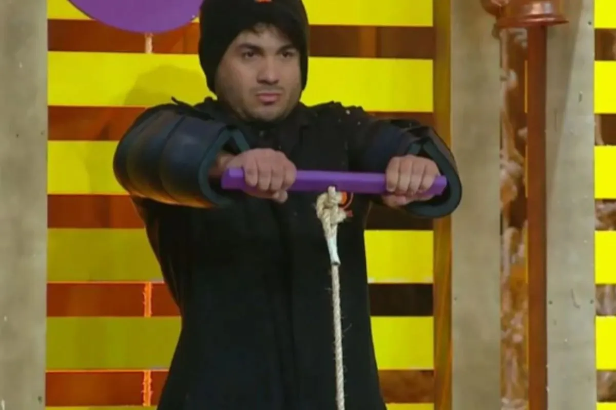 Imagem da Estação Plus, rádio online com música popular e notícias em tempo real.