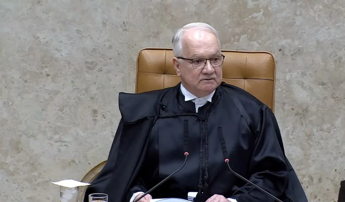 Imagem da fachada da Rádio Estação Plus