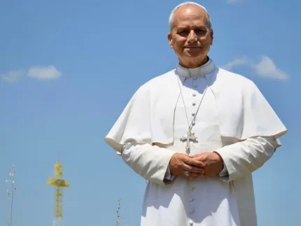 Imagem de Papa Leão XIV alertando sobre os impactos da inteligência artificial no intelecto.