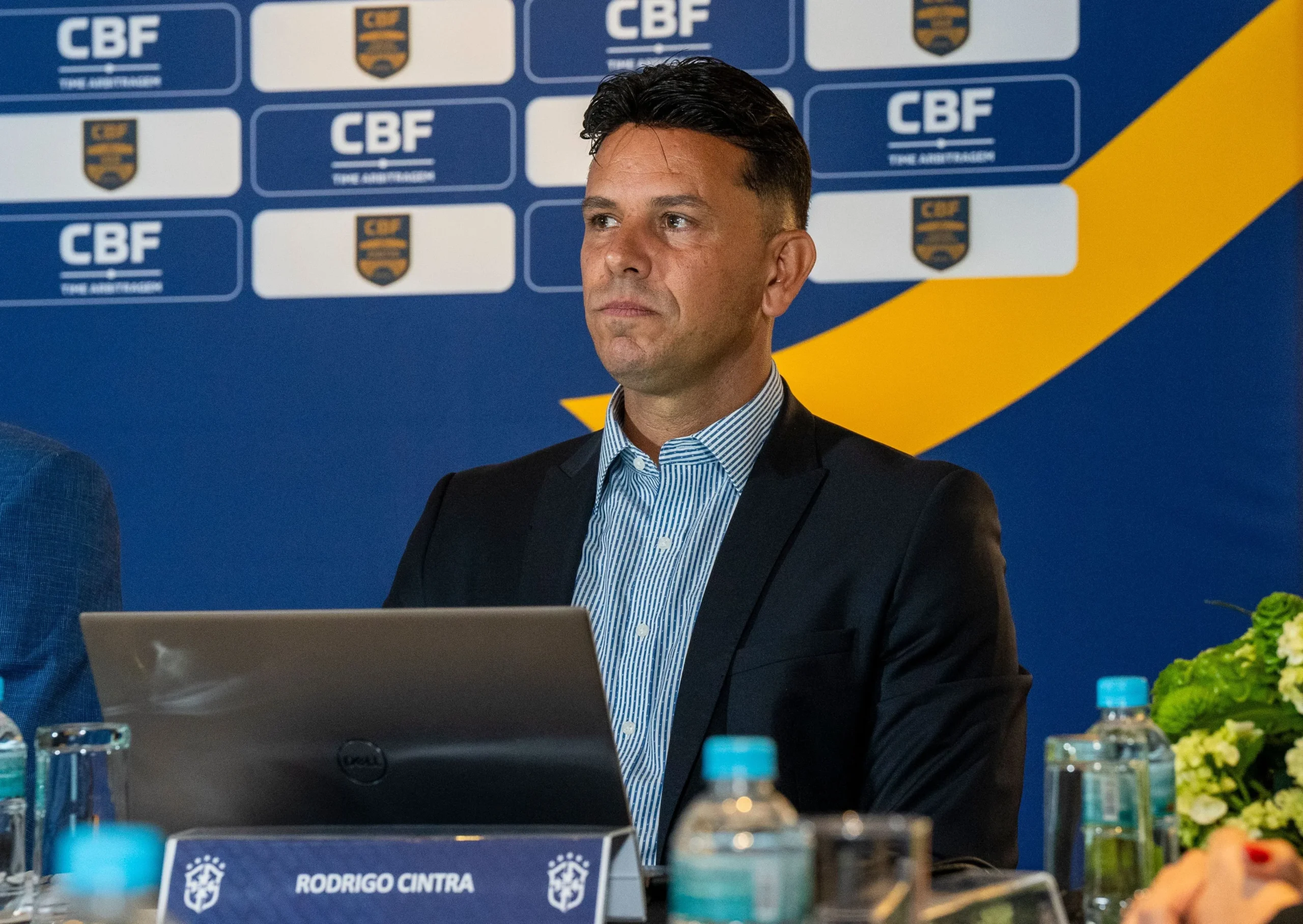 Imagem da Estação de Rádio Plus