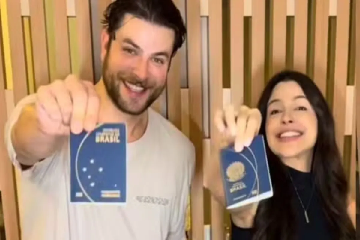 Lais Caldas e Gustavo Marsengo durante viagem a Orlando, com enxoval da filha