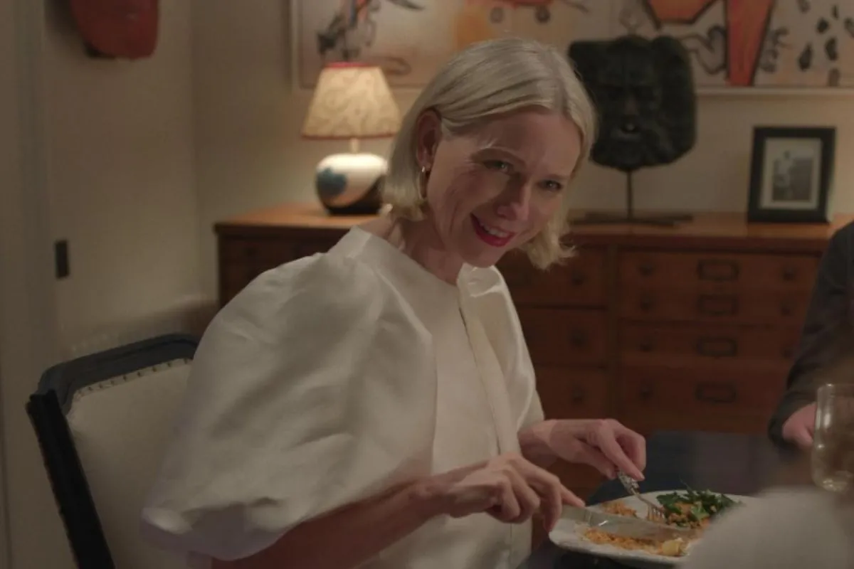 Imagem de Naomi Watts em uma rádio estação