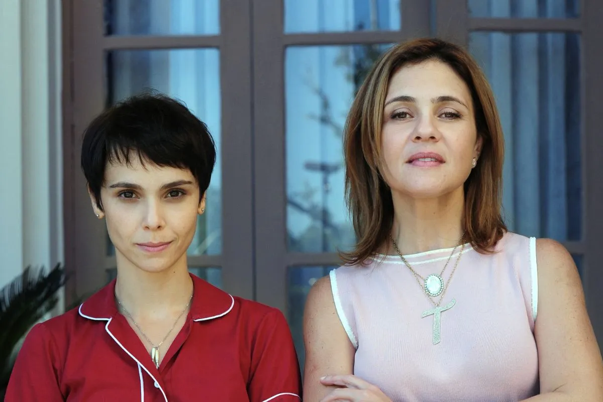 Rádio Estação Plus na Nina Carminha Avenida Brasil