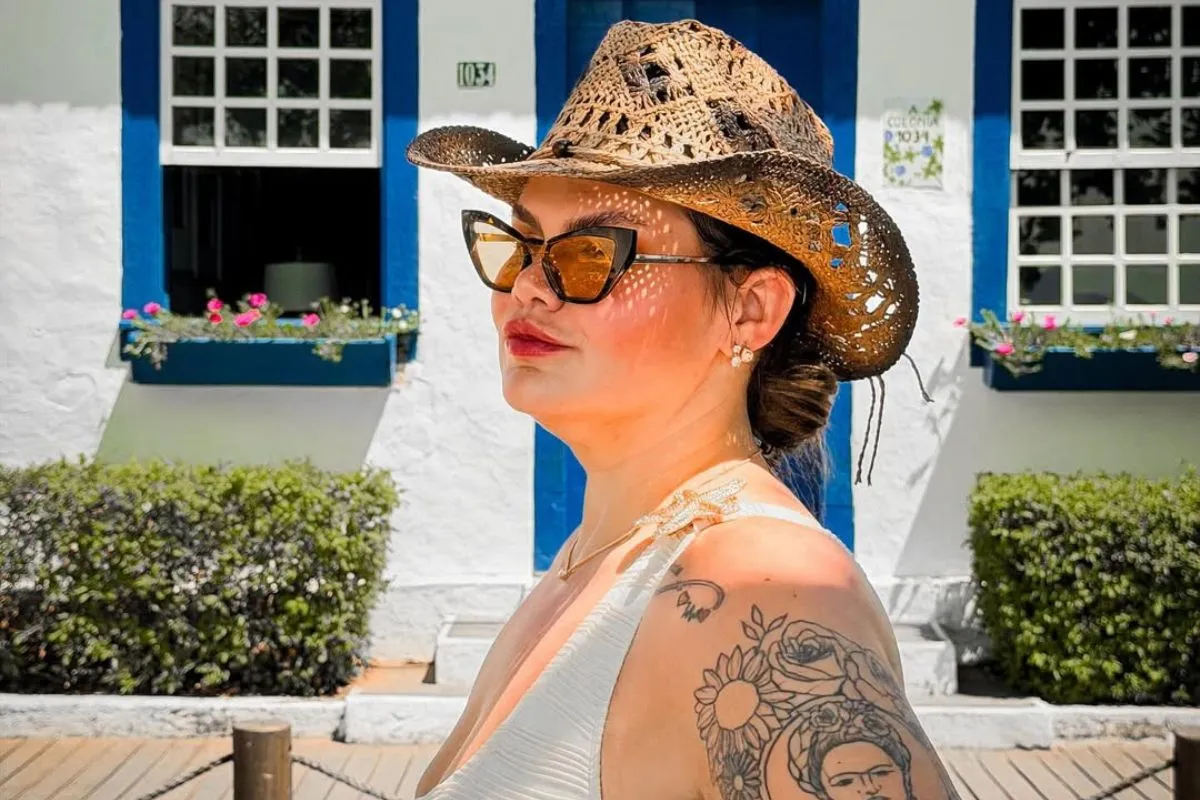 Imagem da estação de rádio Rádio Estação Plus em ação.