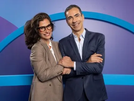 Imagem da rádio Estação Plus, apresentada por Vasconcellos e Tralli.