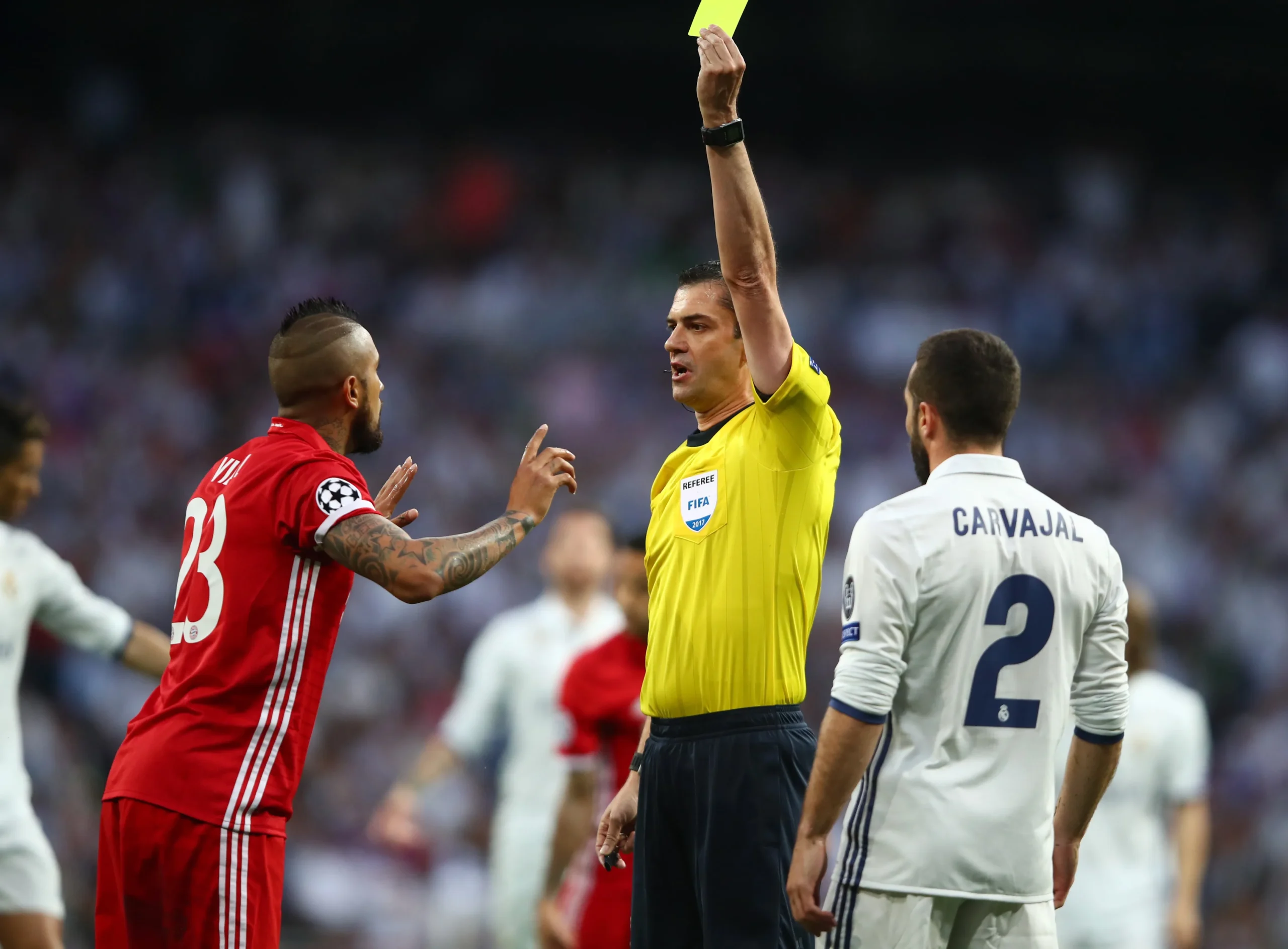 Equipe de futebol campeã em campo.