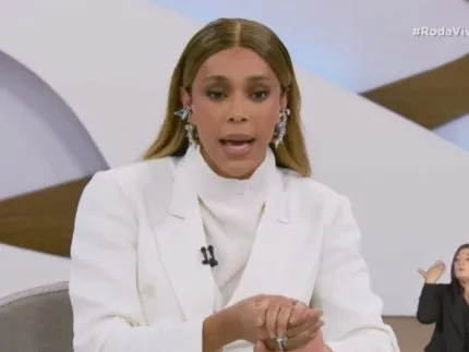 Erika Hilton em entrevista na Roda Viva