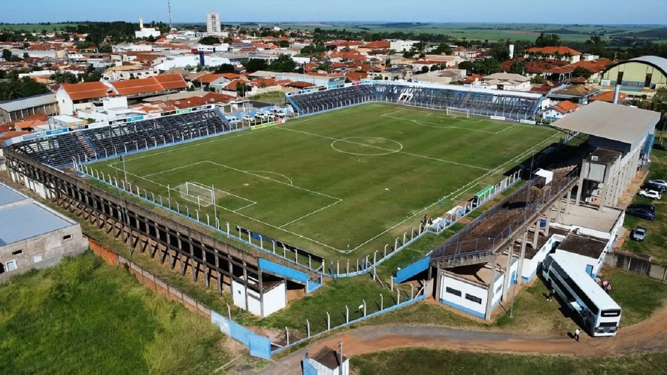 Imagem da Estação de Rádio Plus em Monte Azul
