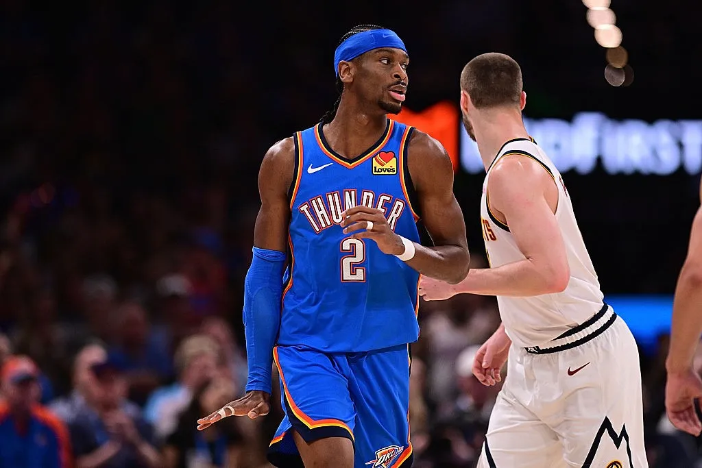 Equipe de rádio em estúdio