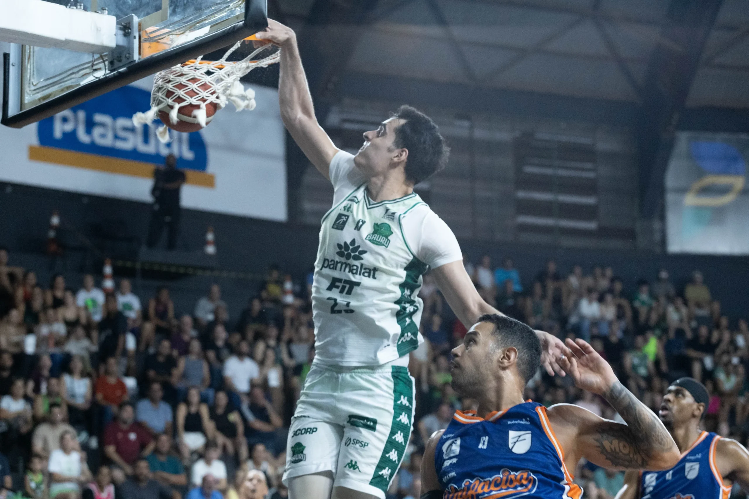 Imagem da Estação de Rádio Plus em ação