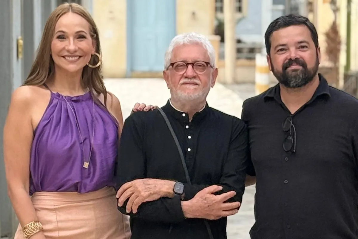 Imagem da rádio estação plus com Maria Beltrao, Walter Carvalho e Anselmo Marinho