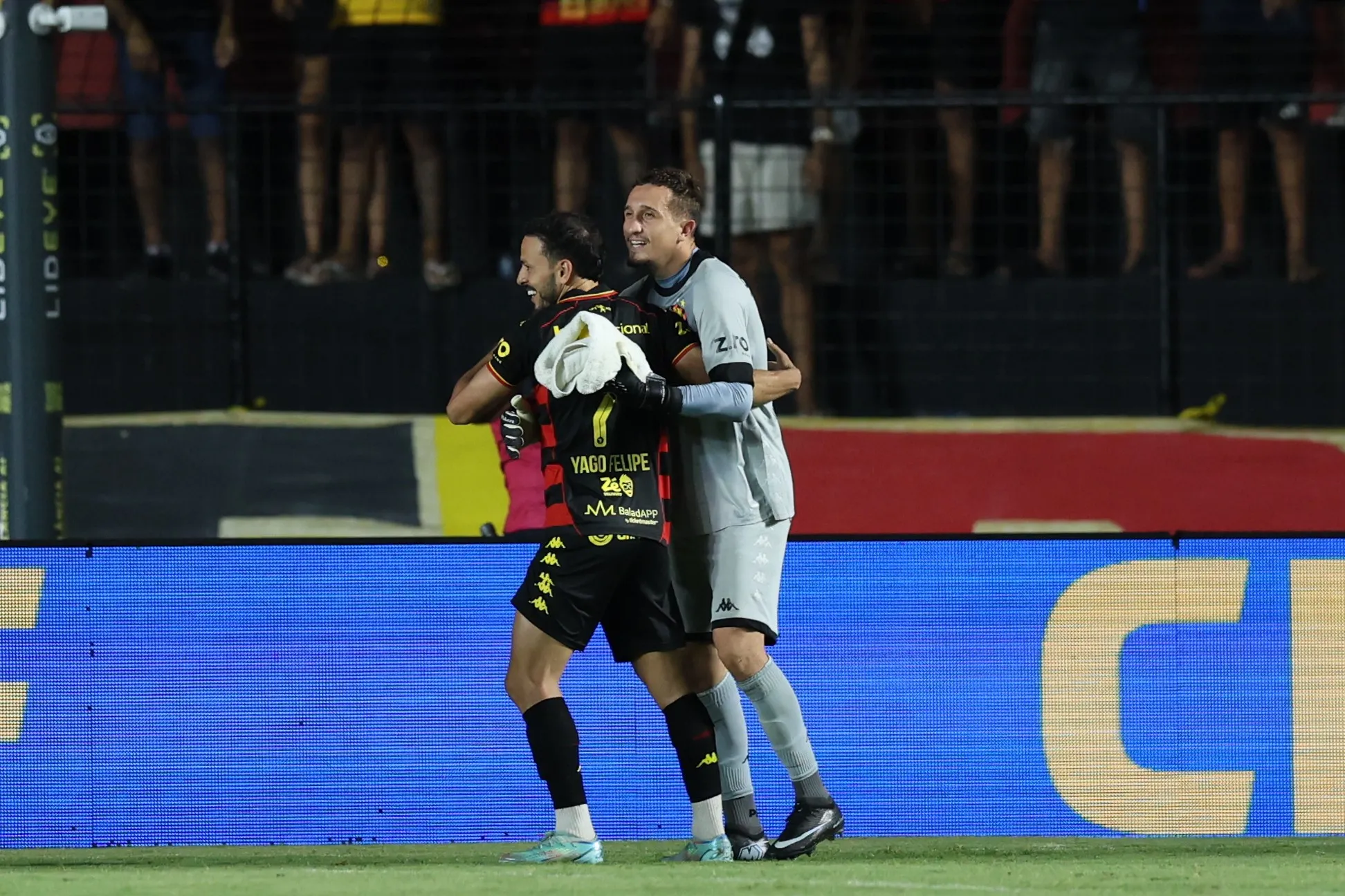 Imagem da rádio Estação Plus com Thiago à frente