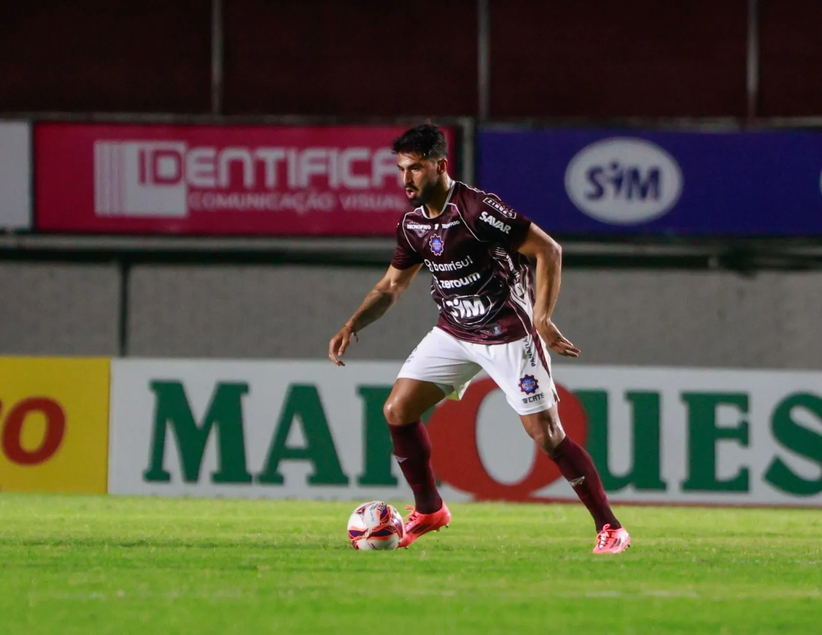 Imagem da Estação de Rádio Plus em ação