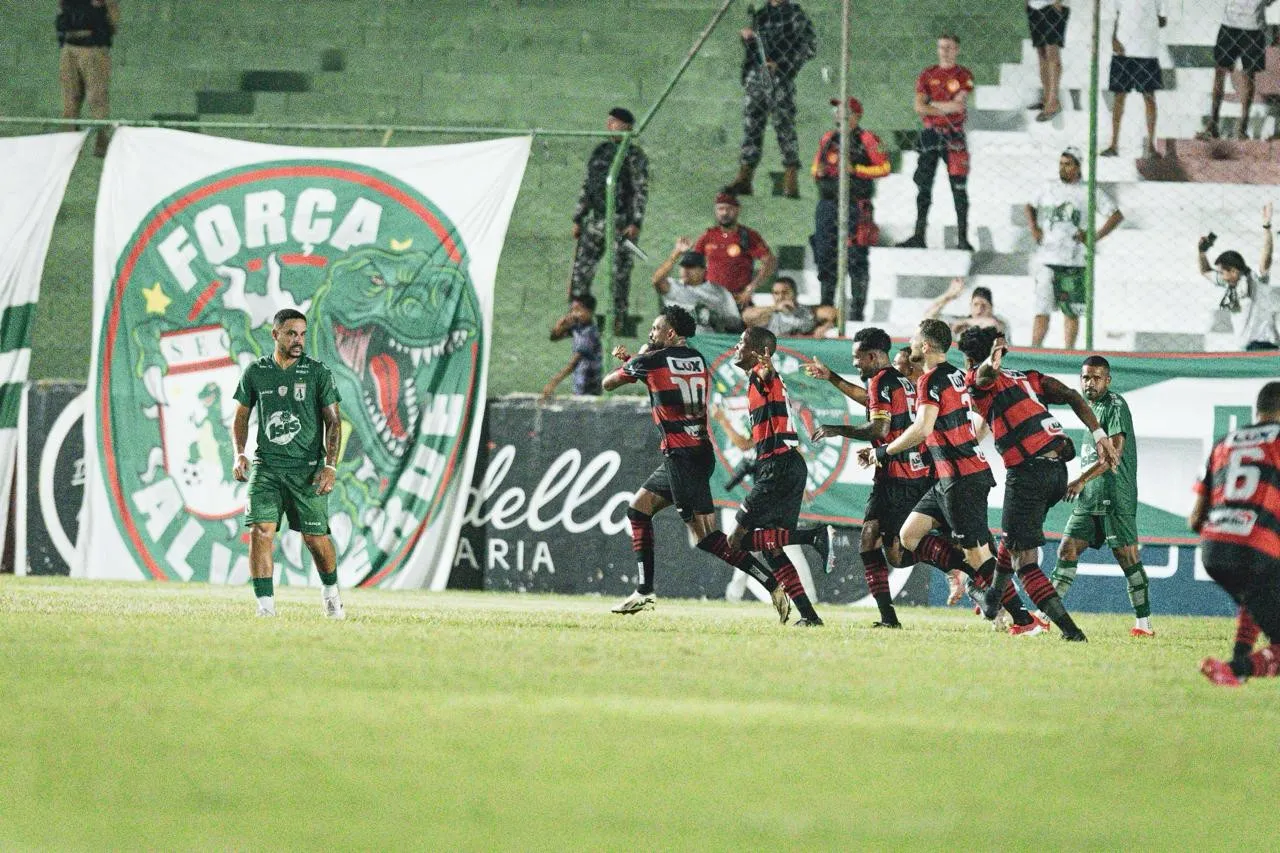 Rádio Estação Plus, rádio online com música popular e notícias em tempo real.