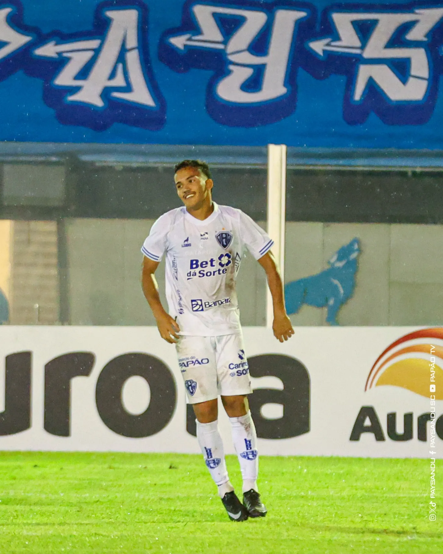 Imagem da rádio estação plus em streaming