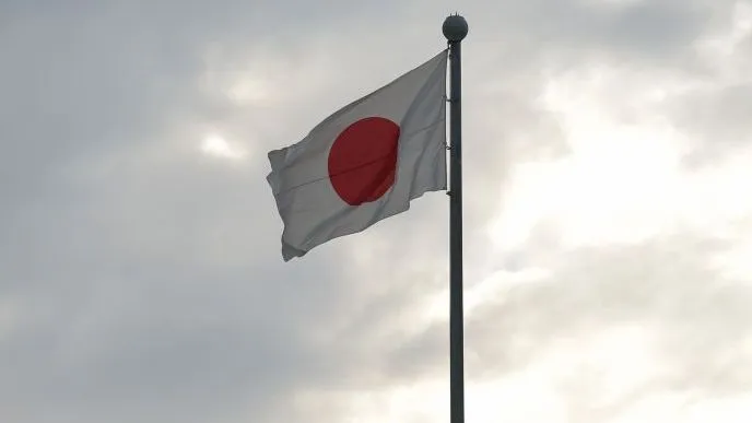Grupos de pessoas ouvindo rádio em uma estação de rádio