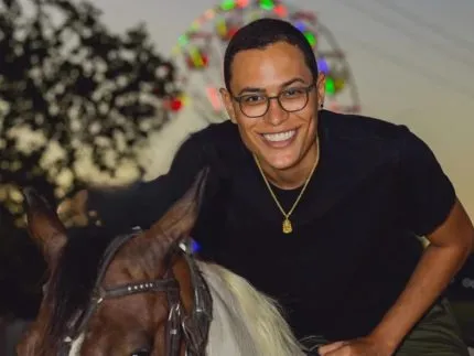 Imagem da Estação Plus, uma rádio comunitária online