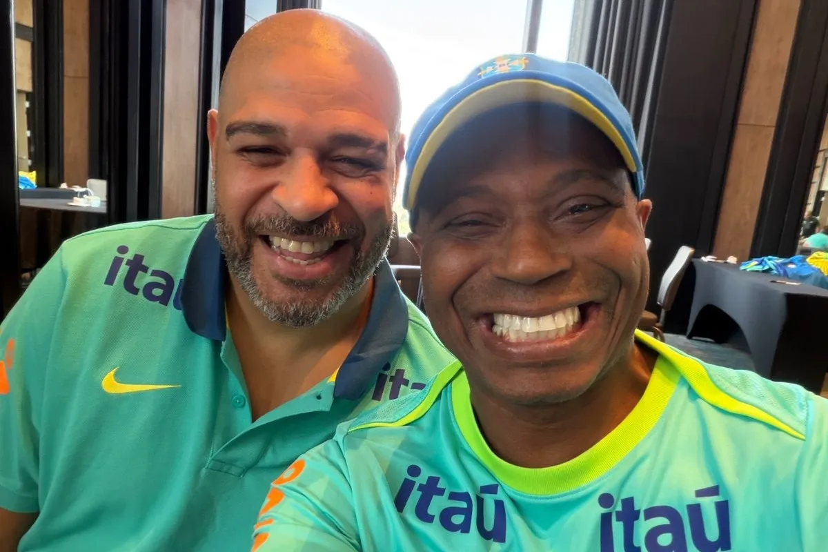 Imagem da apresentação de Adriano Imperador e Edilson Capetinha no Rádio Estação Plus