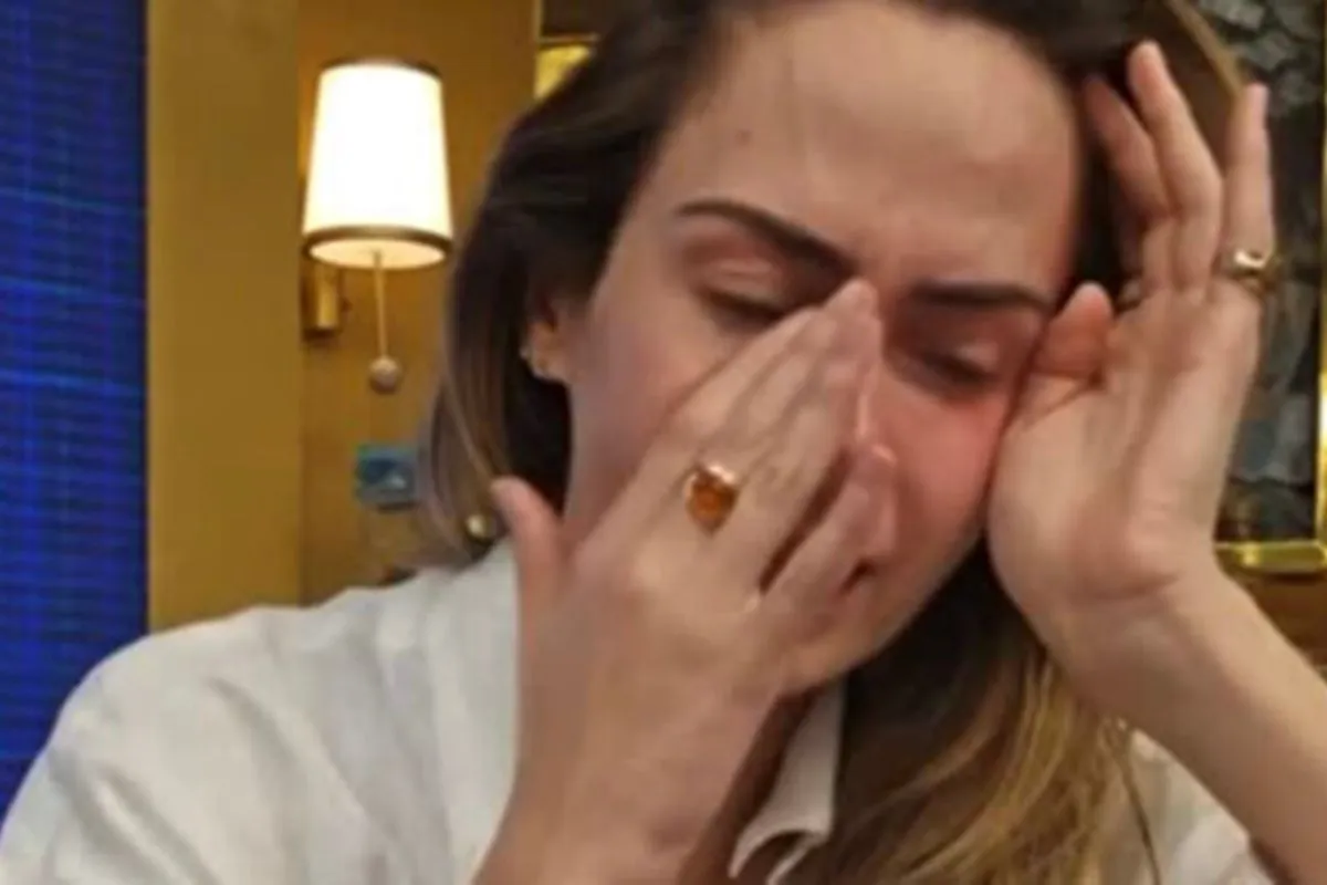 Imagem de Ana Paula Renault na estação de rádio BBB 2