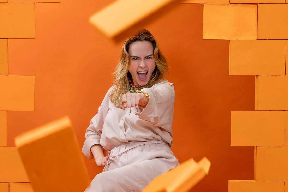 Imagem da apresentadora Ana Paula Renault na Estação Plus