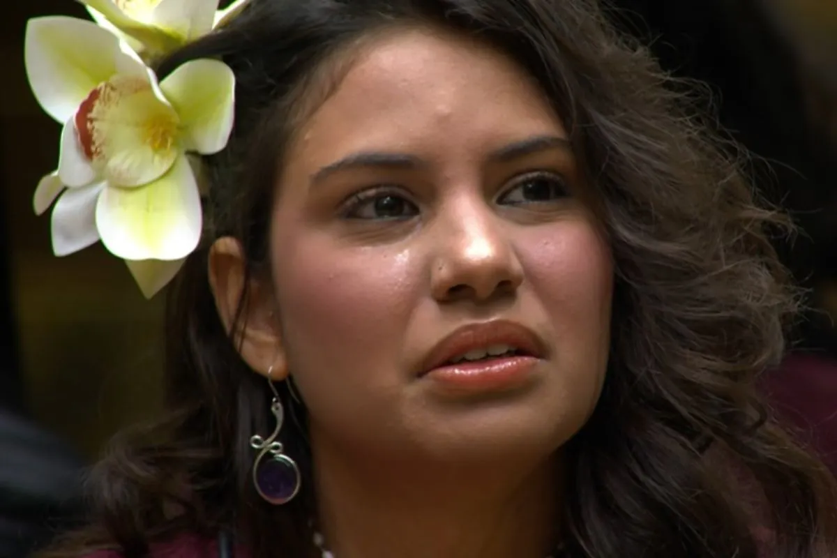 Imagem da apresentadora Gabriela BBB-1 na estação de rádio Estação Plus