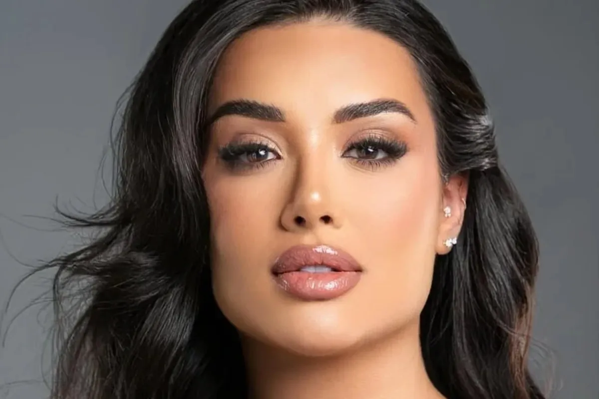 Fotografia de Jordana Morais do BBB 26 em entrevista no Rádio Estação Plus