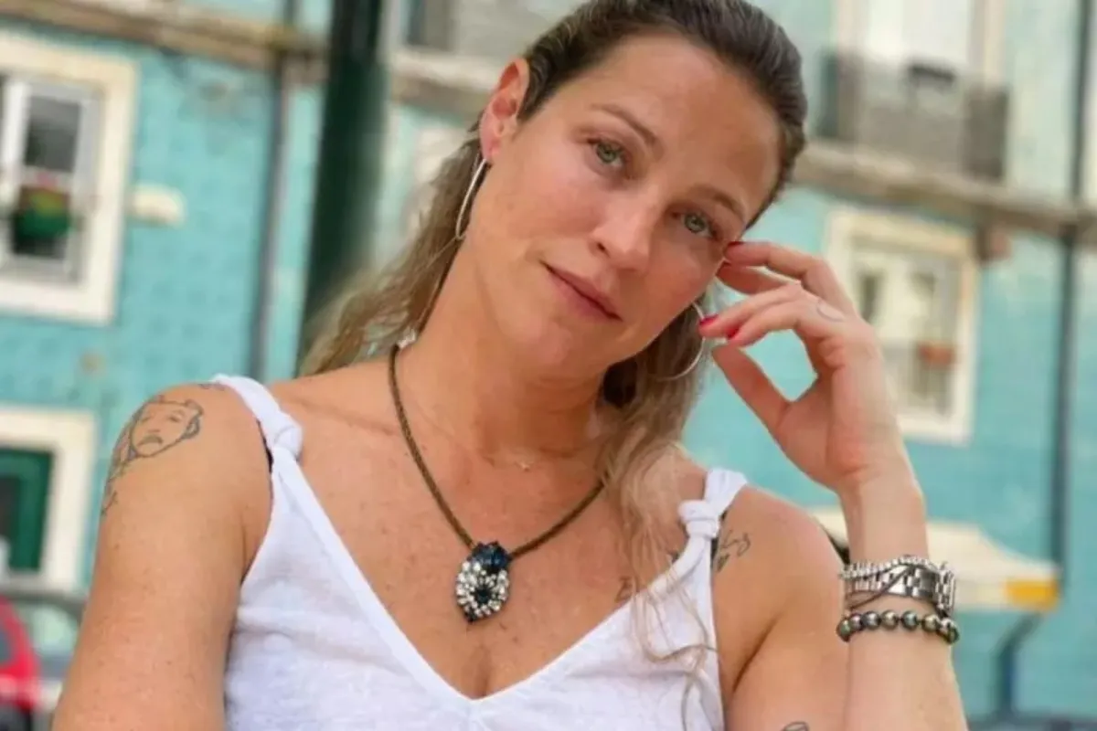 Imagem da Rádio Estação Plus com Luana Piovani em destaque