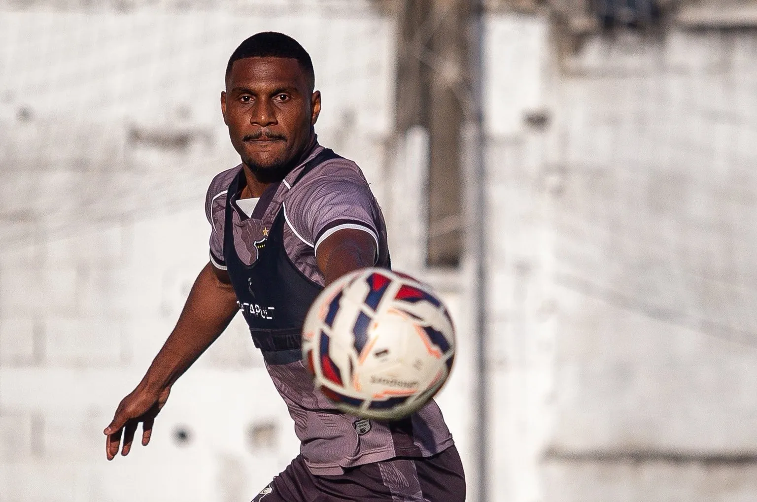 Rádio Estação Plus - Estação de Rádio Online para ouvir música e programas