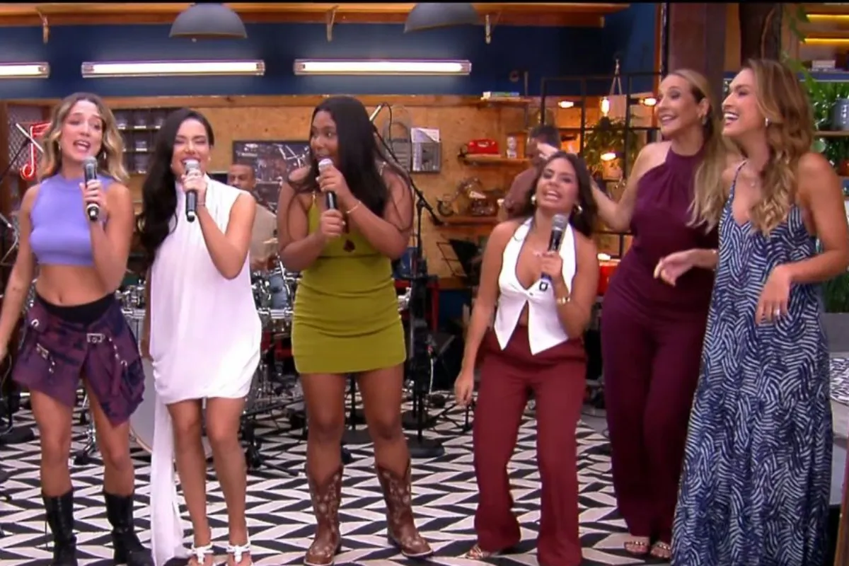 Imagem da apresentadora Samira Jordana e outras convidadas na Rádio Estação Plus