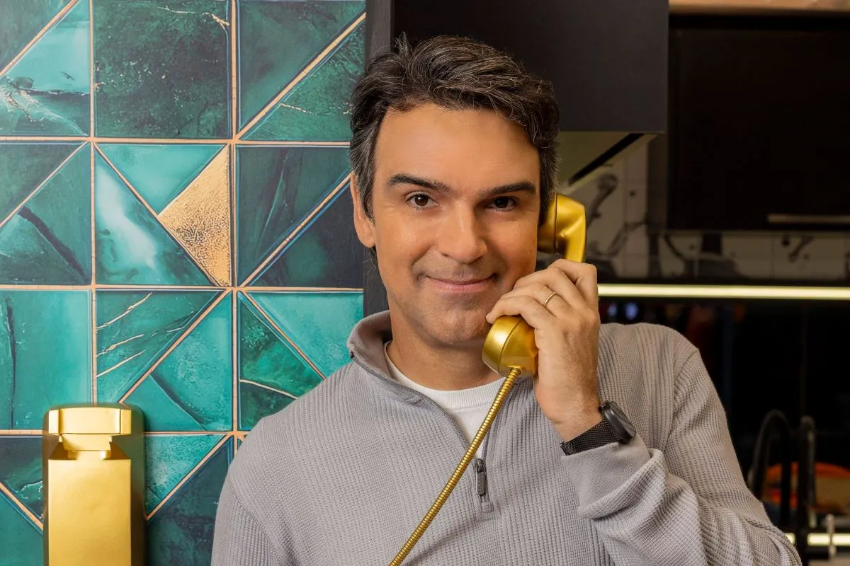 Imagem da Estação Rádio Plus com Tadeu Schmidt