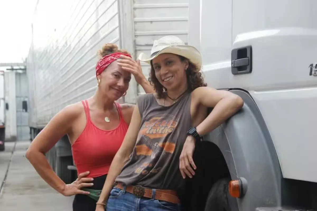 Imagem da rádio Estação Plus com Thalita Carauta e Fabiula Nascimento