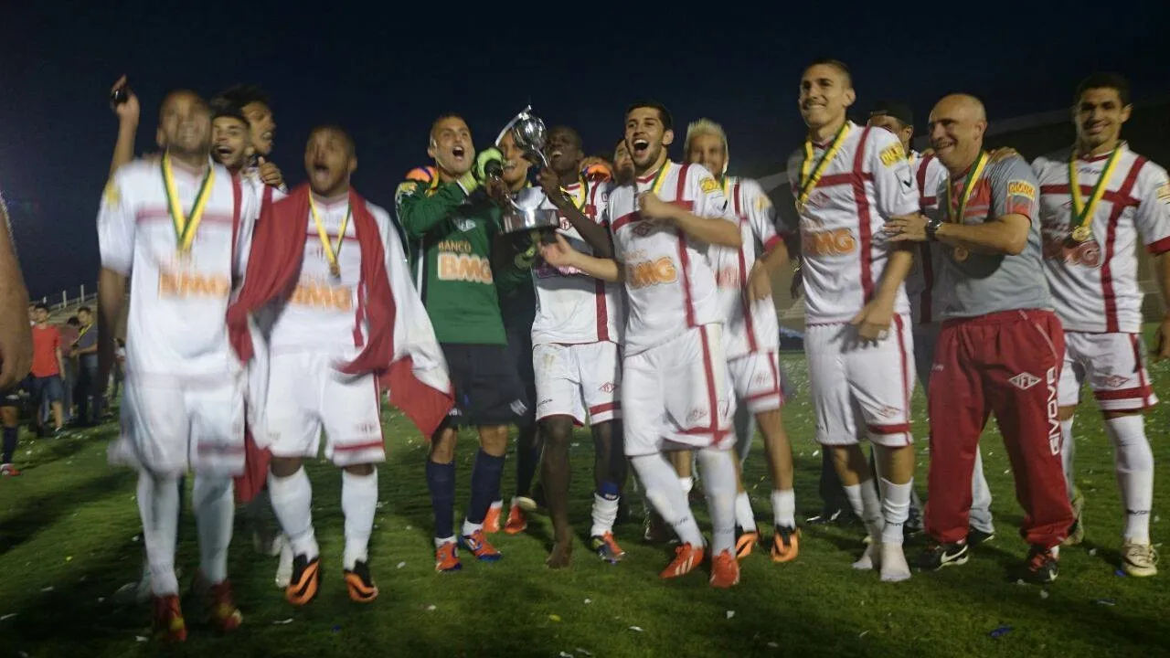 Rádio Estação Plus em ação, transmitindo somente a melhor programação para você