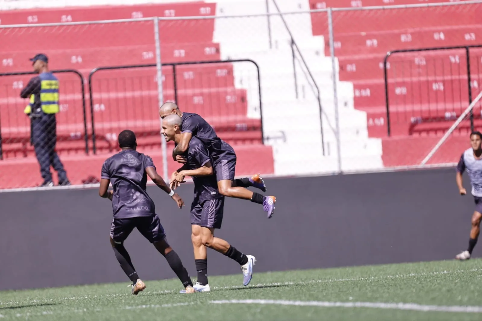 Imagem da estação de rádio online Rádio Estação Plus