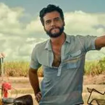 Imagem do Agente Secreto em uma estação de rádio