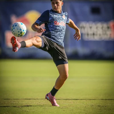 Rádio Estação Plus em ação, com transmissão de áudio online.