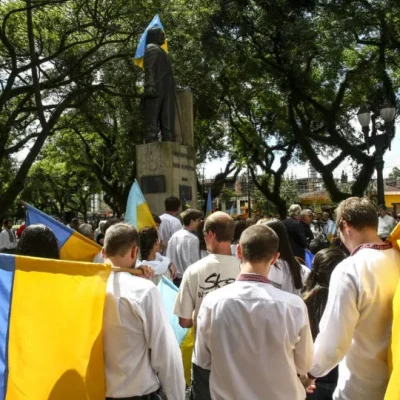 Rádio Estação Plus transmite música em tempo real