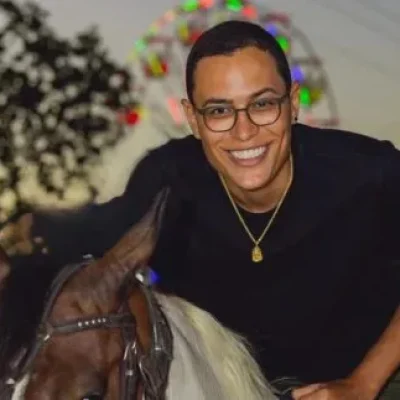 Imagem da Estação Plus, uma rádio comunitária online