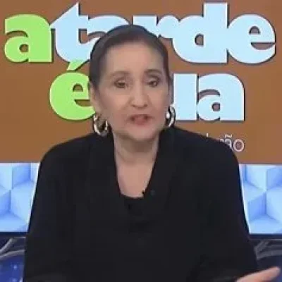 Imagem da apresentadora Sonia Abrao na Rádio Estação Plus