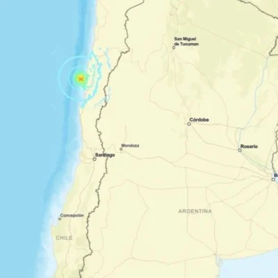 Imagem de uma equipe de rádio cobrindo um terremoto em Chile