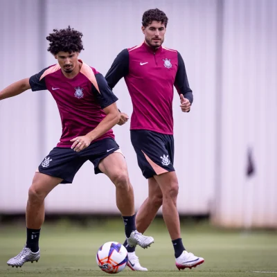 Equipe de futebol da Corinthians em ação ao vivo na Rádio Estação Plus