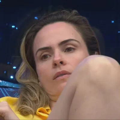 Imagem da apresentadora Ana Paula Renault na Estação de Rádio BBB