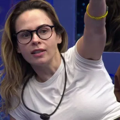 Imagem da apresentadora Ana Paula Renault no BBB 3 no Rádio Estação Plus