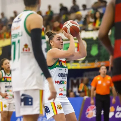 Imagem de uma estação de rádio com design moderno