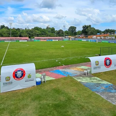 Imagem do Estádio Francisco Garcia transmitindo ao vivo a Rádio Estação Plus