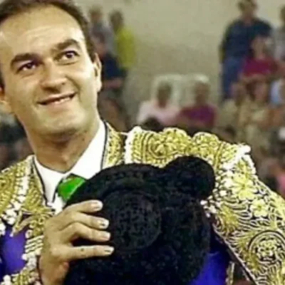 Imagem da Rádio Estação Plus com o ex-toureiro Ricardo Ortiz