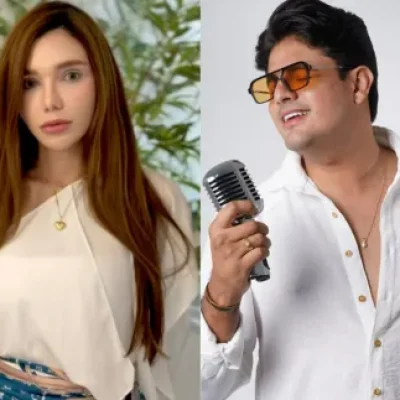 Foto de João Lima e sua esposa em um ambiente de estúdio de rádio