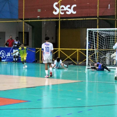 Rádio Estação Plus, emissora de rádio online com música, notícias e entretenimento.