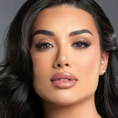 Fotografia de Jordana Morais do BBB 26 em entrevista no Rádio Estação Plus