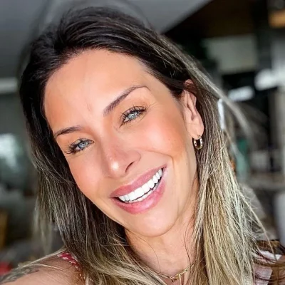 Lizi Benites, ex-integrante do grupo Panicat, em sua atual estadia na Rádio Estação Plus